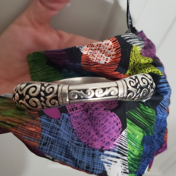 BRIGHTON Bangle Bracelet EUC with Drawstring pouch - Picture 5 of 12